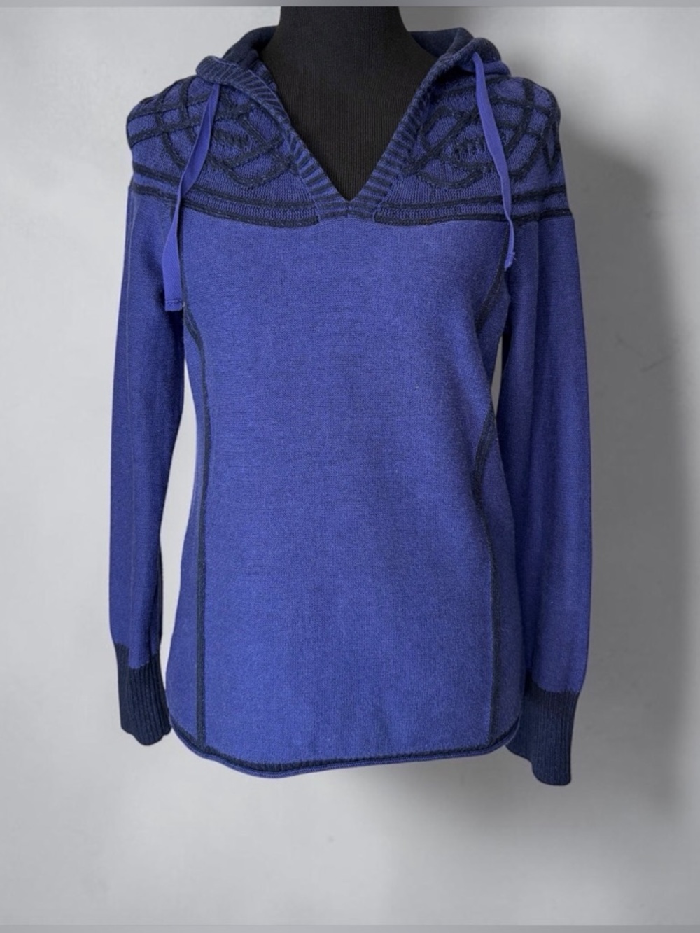 EDDIE BAUER PURPLE AND BLACK KNIT SWEATER - SIZE MEDIUM